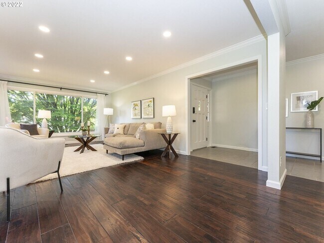 Building Photo - 4 BD remodeled Sylvan Heights home!