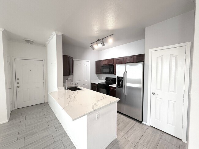 Building Photo - 16013 S Desert Foothills Pkwy