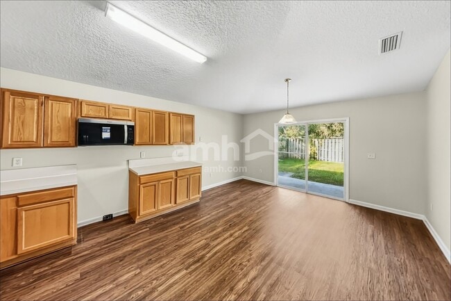 Building Photo - 422 Bostwick Cir