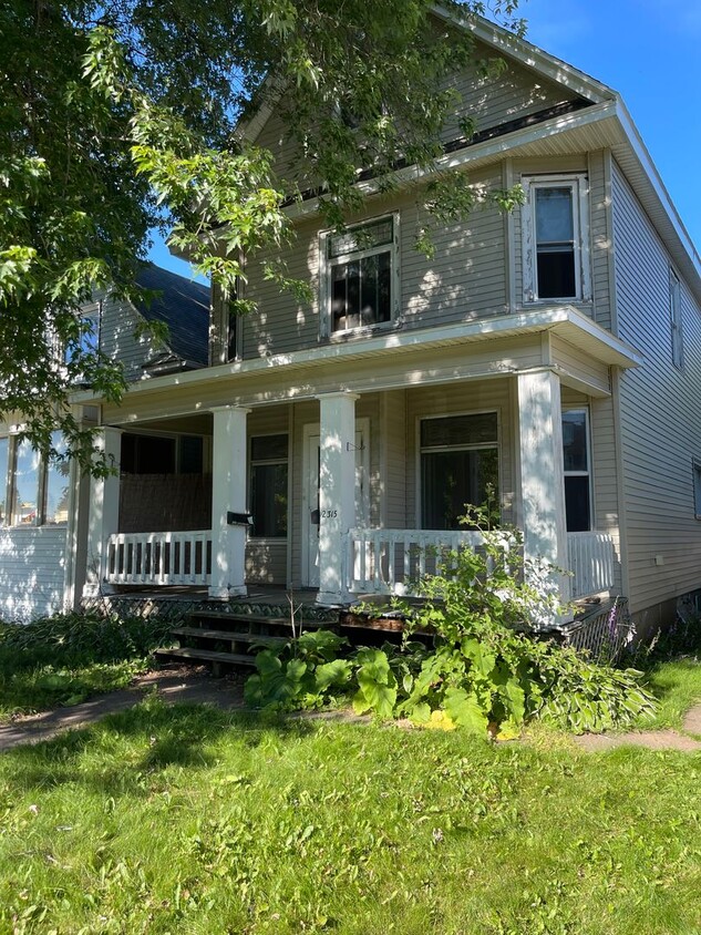 Primary Photo - 2315 Oakes Ave