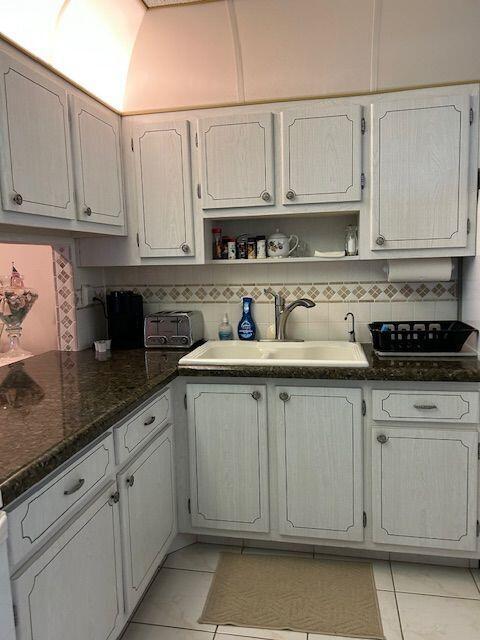 Building Photo - 2615 Garden Dr N