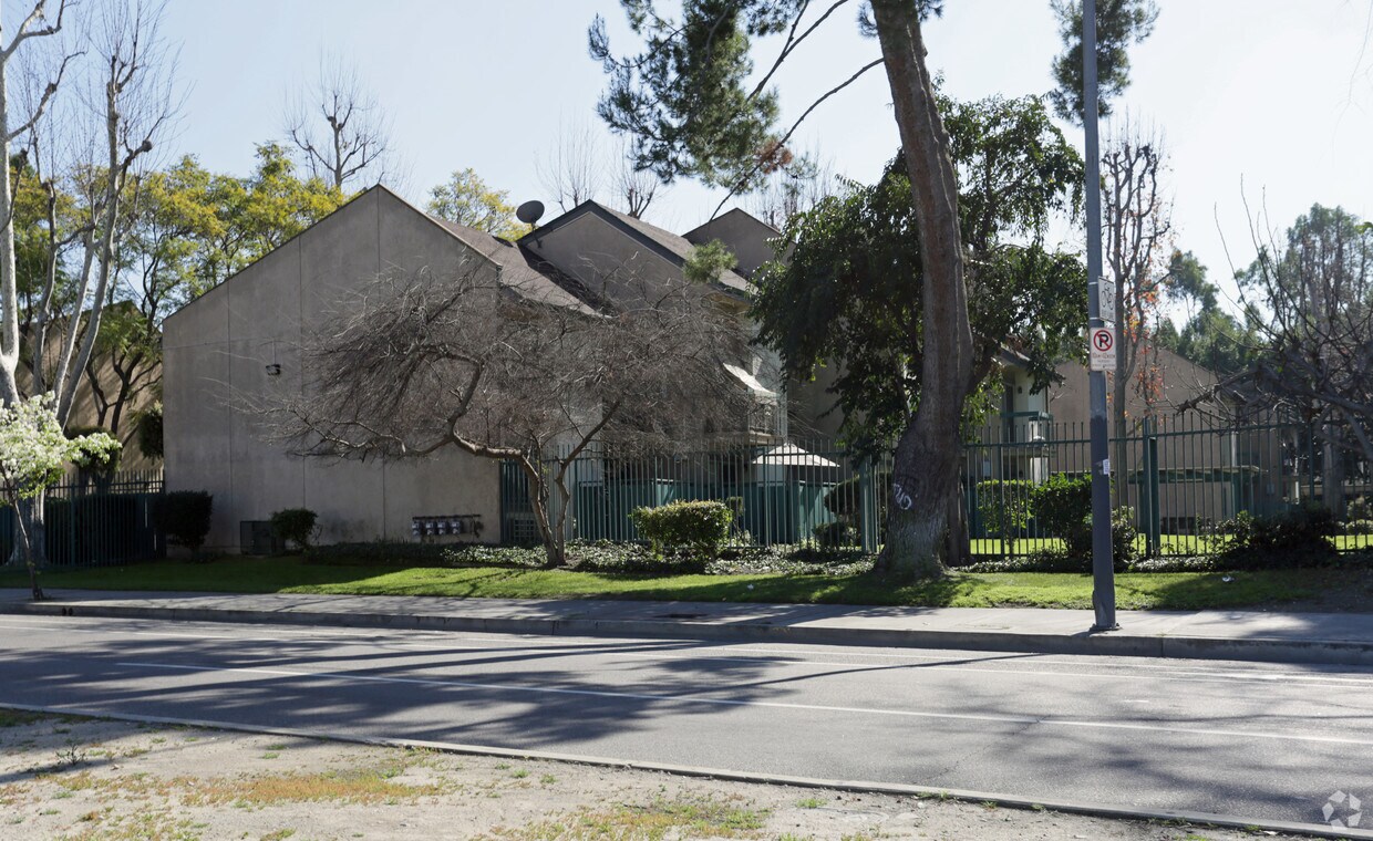 Watts Arms II Apartments Los Angeles, CA