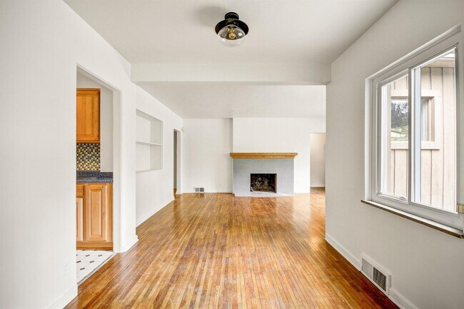 Foto del edificio - 1940 Chalmers Dr