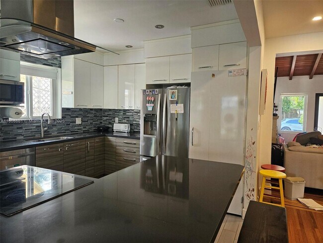 Foto del edificio - 820 NE 72nd Terrace