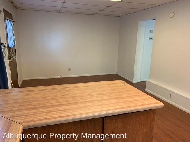 Building Photo - 1 br, 1 bath Apartment - 310 University SE