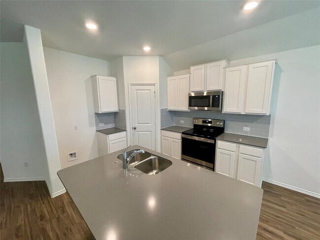 Foto del edificio - 107 Sophora Dr