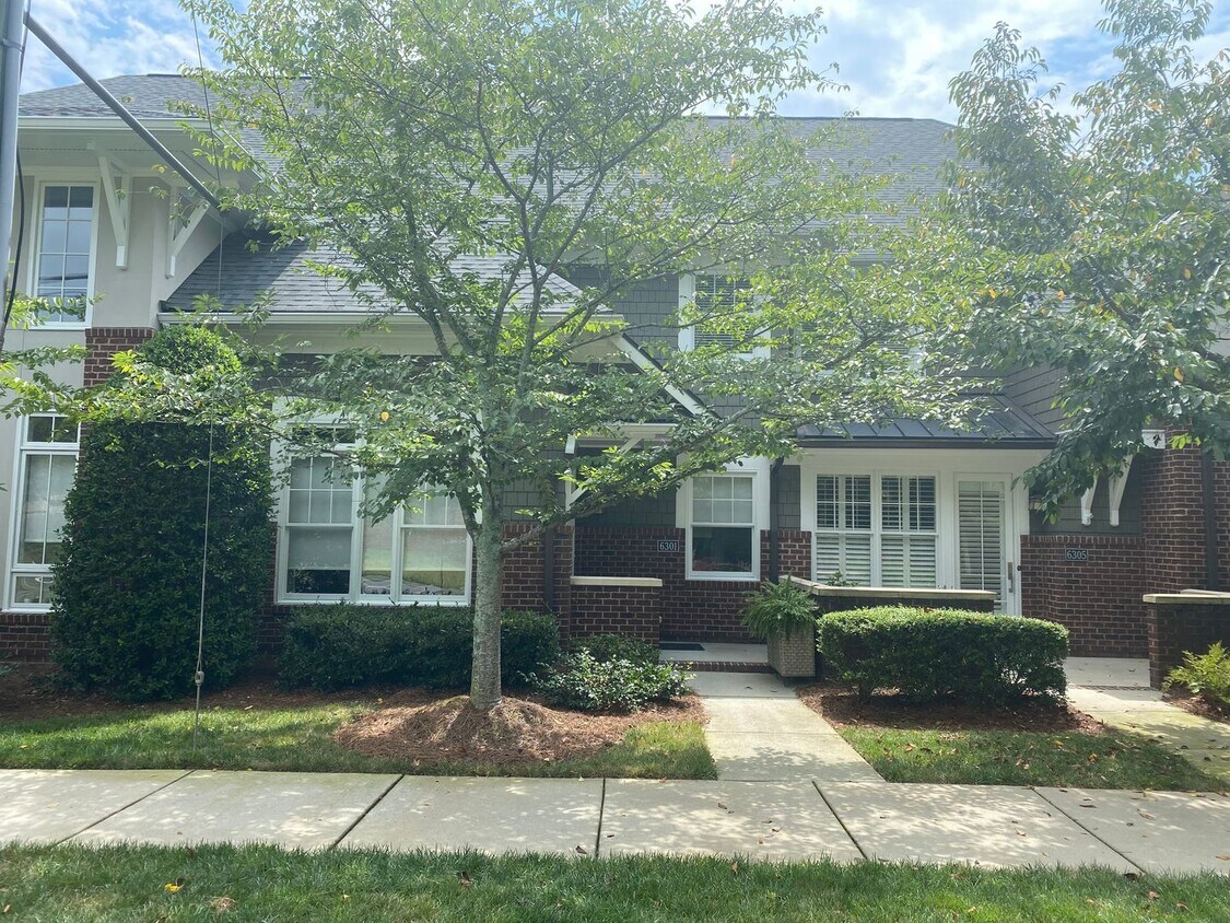 Foto principal - Elegant 4-Bedroom Luxury Townhome in South...