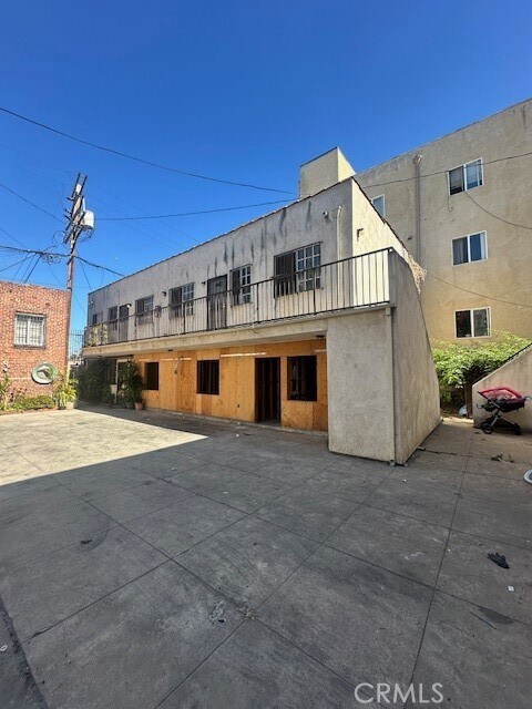 Primary Photo - 3518 W 3rd St