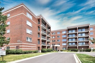 Building Photo - 6401 W Berteau Ave