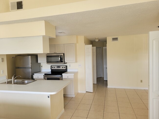 Foto del edificio - 2488 Sweetwater Club Cir