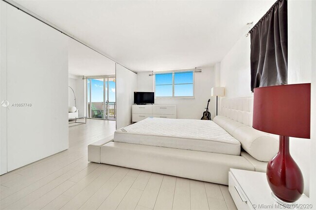 Building Photo - 345 Ocean Dr