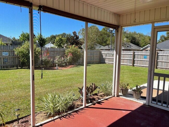 Building Photo - Spacious & Clean 3/2 in Sweet Gum Village ...