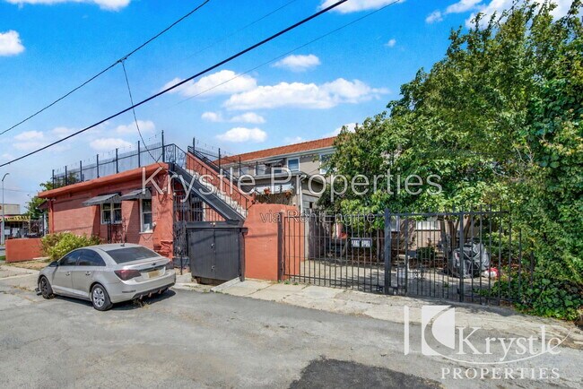 Foto del edificio - 318 Napa Ave