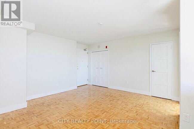 Photo du bâtiment - 490-490 Eglinton Ave E
