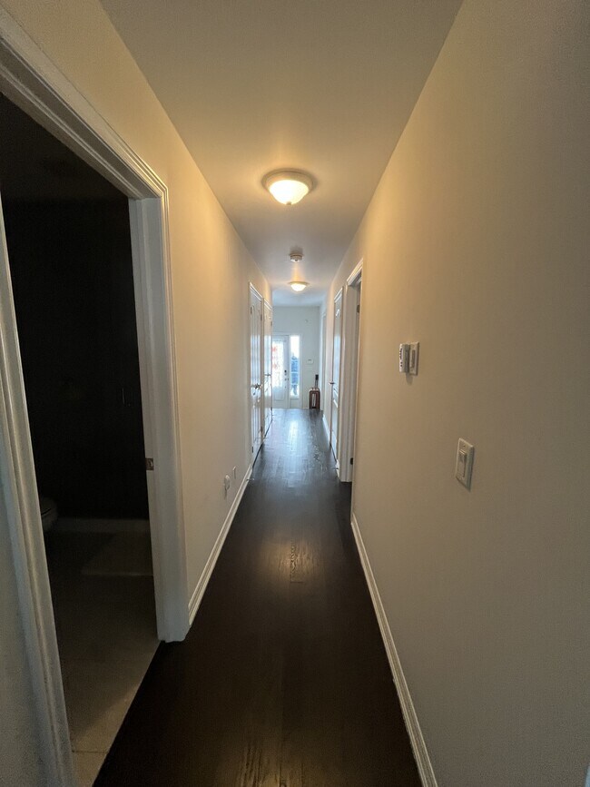 Photo du bâtiment - 704 Wilkins Gate