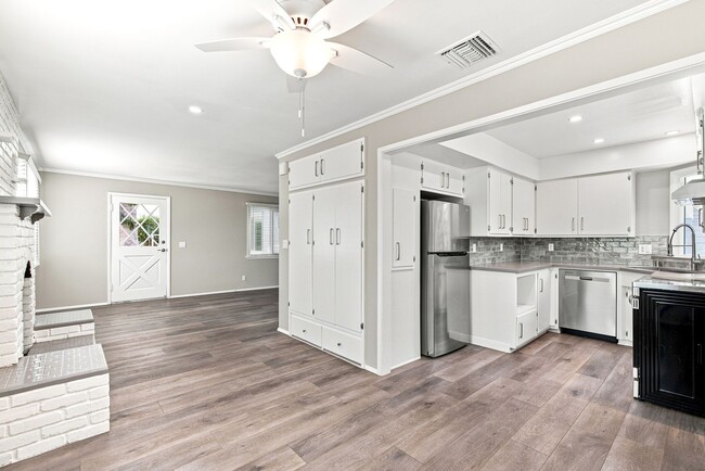 Building Photo - 259 Sturtevant Dr