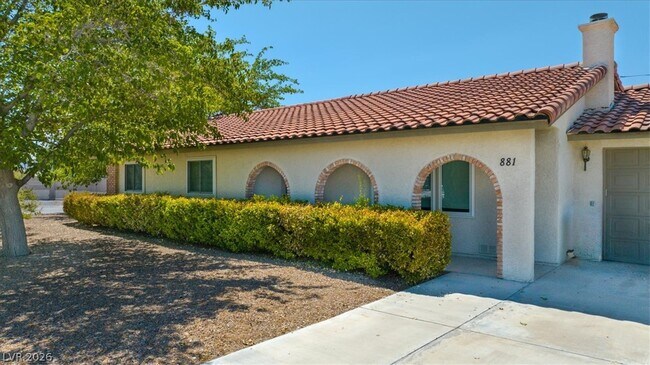 Building Photo - 881 E Calvada Blvd