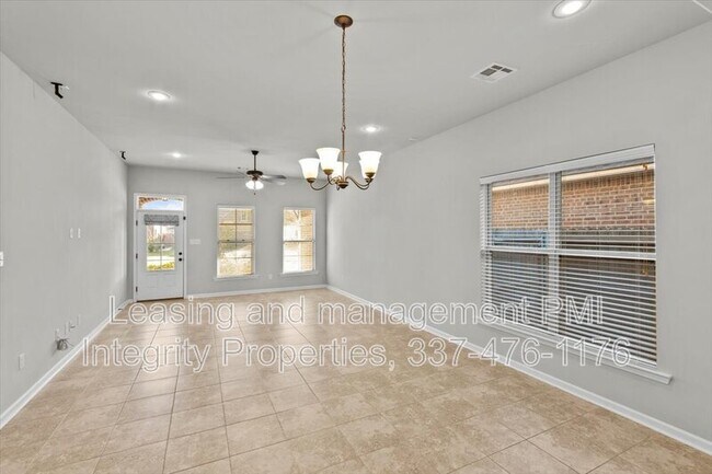 Foto del edificio - 18361 Sunset Park Dr