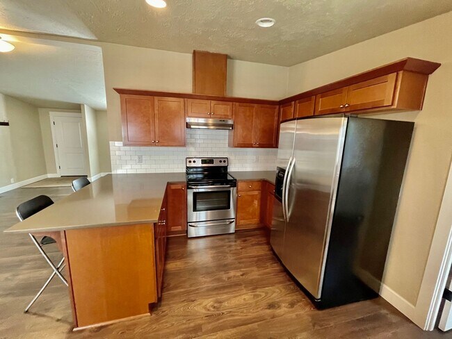 Foto del edificio - Spacious 3 Bedroom/2 Bath Home with generous fully fenced yard!