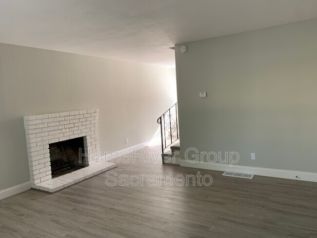 Building Photo - 1082 43rd Ave