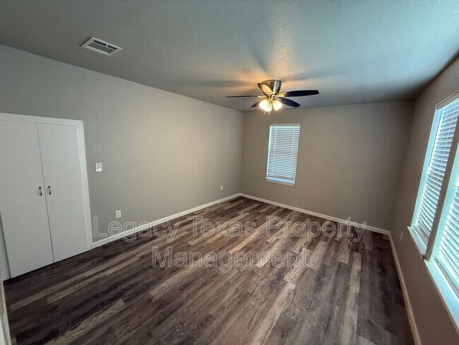 Foto del edificio - 101-2 Hill Ln