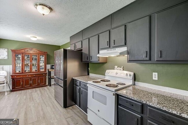 Building Photo - 2193 Kings Forest Dr SE