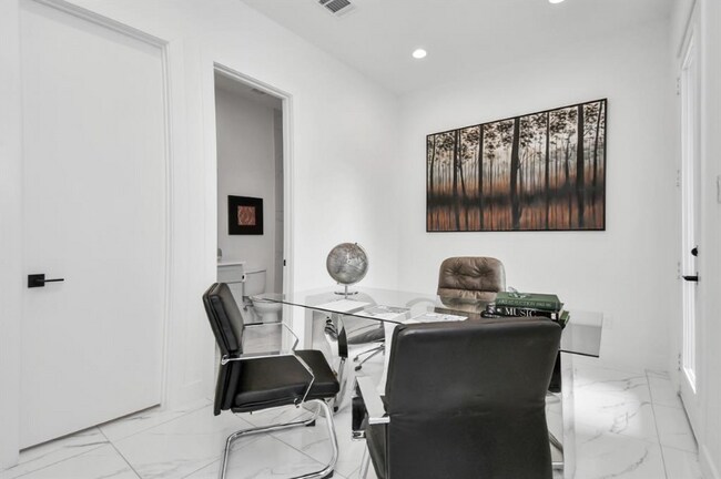 Foto del edificio - 6129 W Montgomery Rd