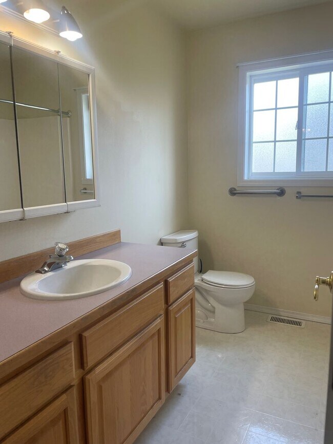 Foto del edificio - Now renting 2 bedroom House