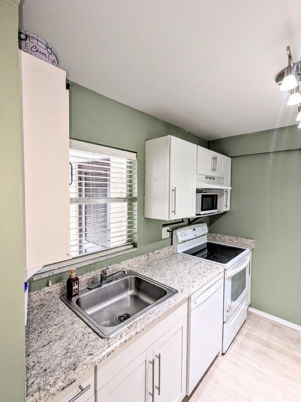 Foto del edificio - 3385 Ramblewood Pl