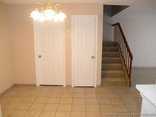 Foto del edificio - 584 Springdale Cir