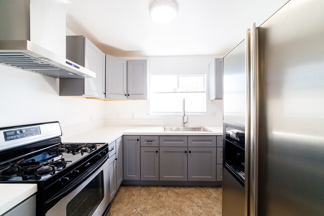 Building Photo - 2718 Alsace Ave