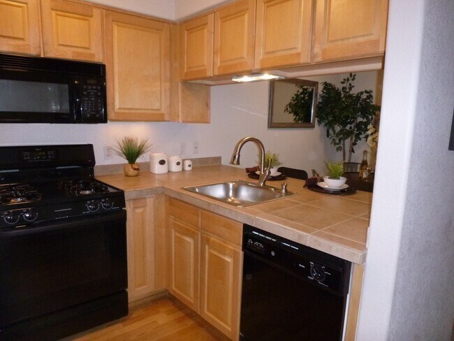 Foto del edificio - RARE FIND 1 Bed 1 Bath Condo in Boulder