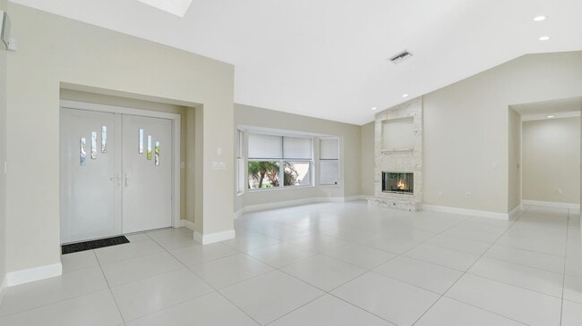 Building Photo - 1412 NE 53rd Ct