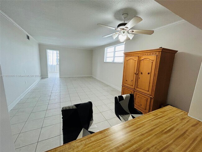 Foto del edificio - 1700 NE 191st St