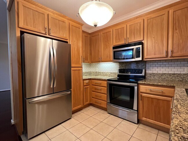 Foto del edificio - Remodeled 2 Bedroom 2 Bath Condo Walking d...