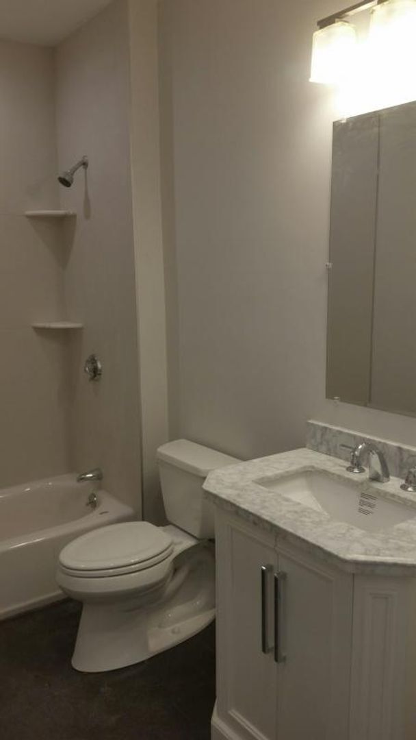 Building Photo - 4bed 4bath in Newton