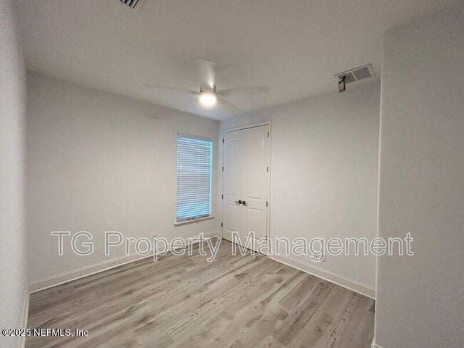 Building Photo - 33 Rose Dew Dr