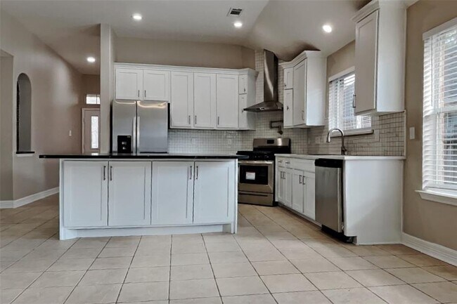 Building Photo - 11 Nila Grove Ct