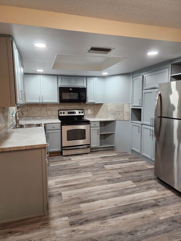 Building Photo - 2 bedroom home FOR RENT.