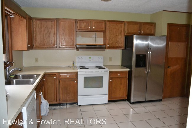 Building Photo - 1017 Pineburr Rd