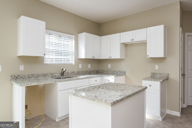 Foto del edificio - 5892 Village Loop