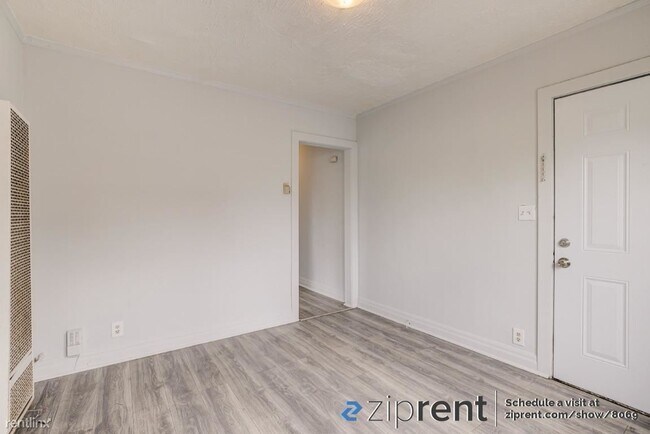 Foto del edificio - 1 br, 1 bath Triplex - 1720 West Gage Aven...