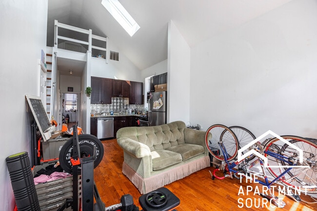 Building Photo - 1822 S Throop St