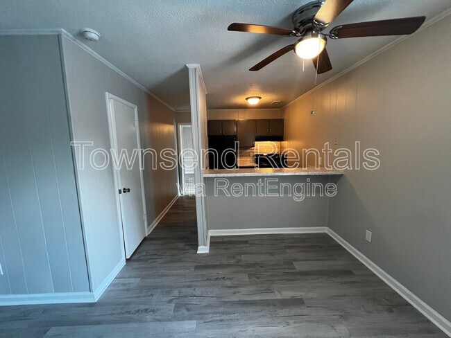 Building Photo - 5841 Century Oaks Dr