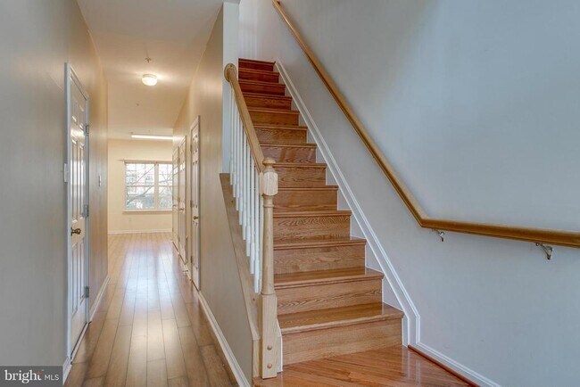 Foto del edificio - 6042 Blue Point Ct