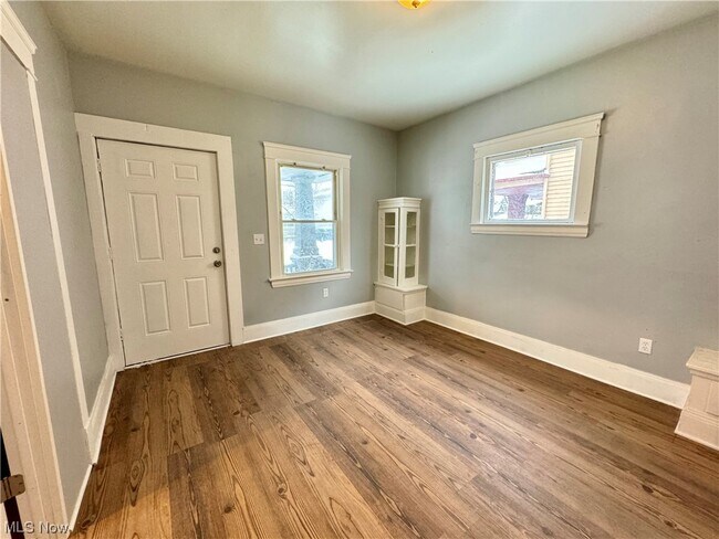 Foto del edificio - 2810 E 120th St