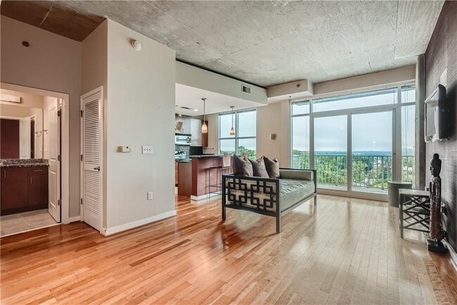 Foto del edificio - 250 Pharr Rd NE