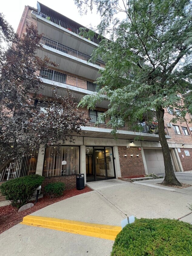 Foto principal - 2320 N Nordica Ave