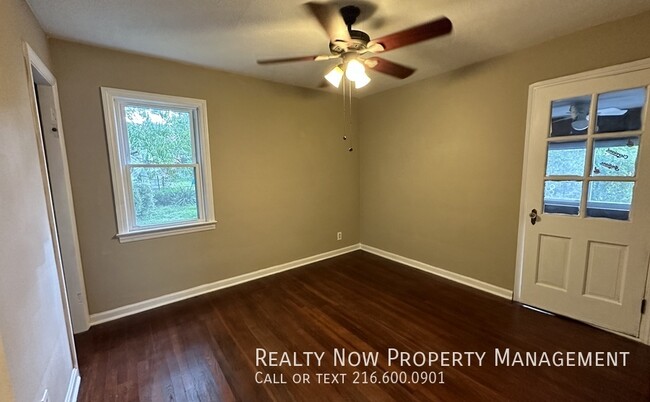 Building Photo - 5063 Thomas St