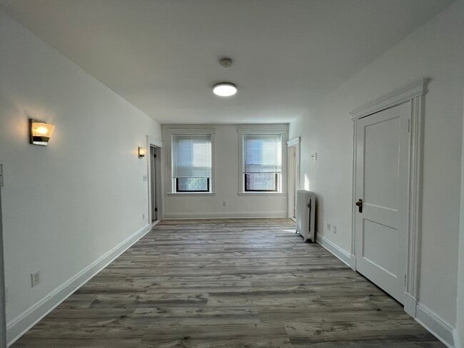 Building Photo - 90 Brainerd Rd